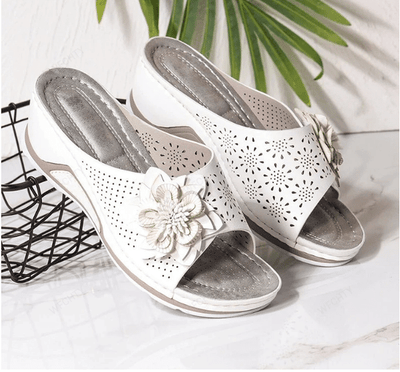 Orthopädische Sandalen aus weichem Leder mit Fußgewölbeunterstützung