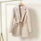 Lisa Schicker langer Blazer für Frauen mit Gürtel | Eleganz und Vielseitigkeit