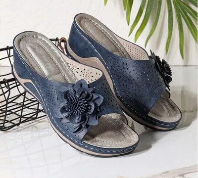 Orthopädische Sandalen aus weichem Leder mit Fußgewölbeunterstützung
